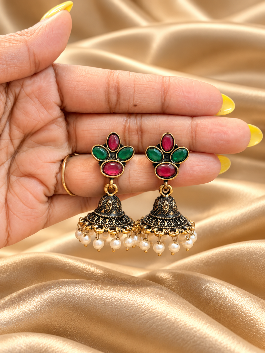 Trayi-Antique Gold Tone Bell Drop