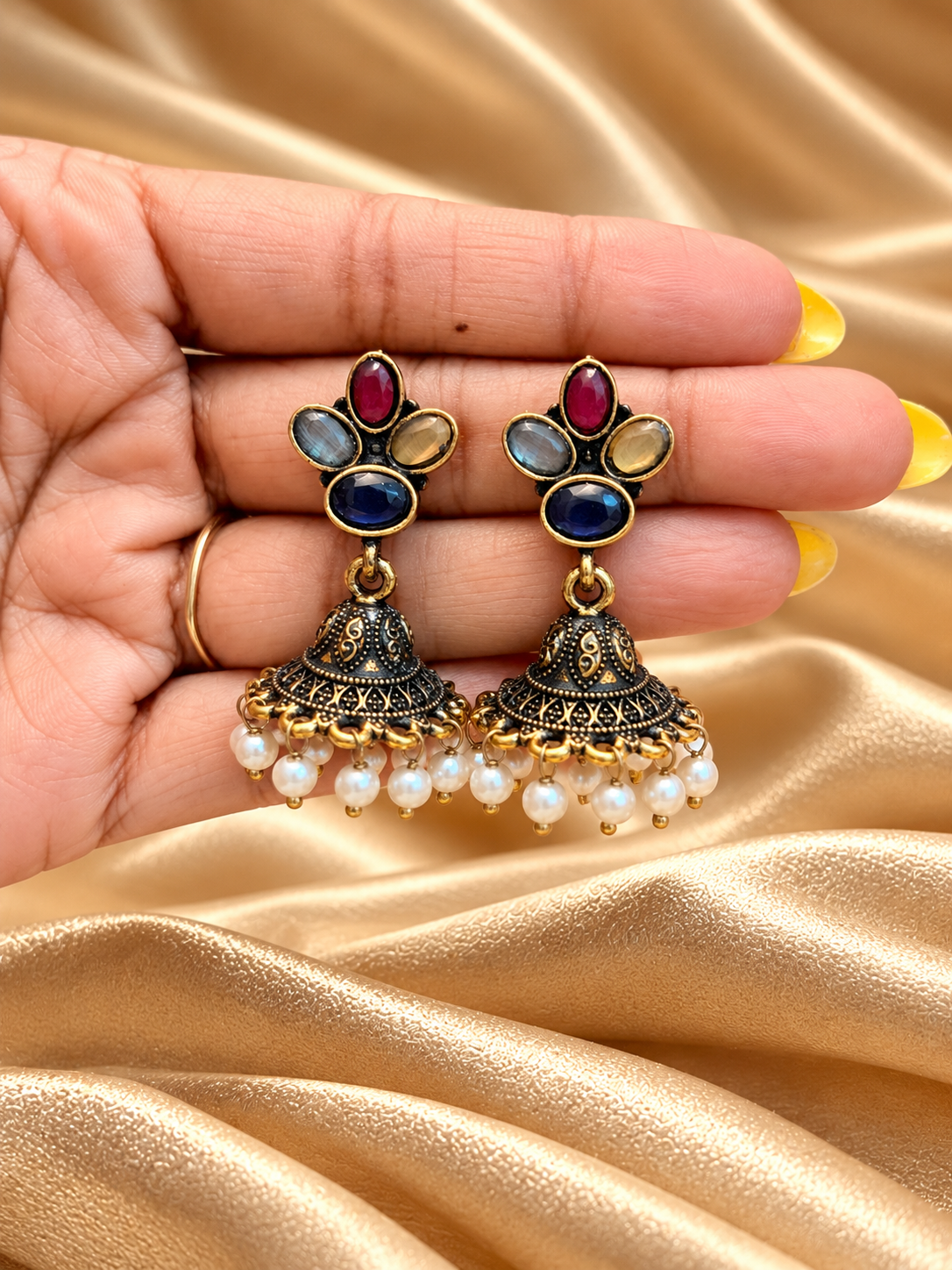 Trayi-Antique Gold Tone Bell Drop