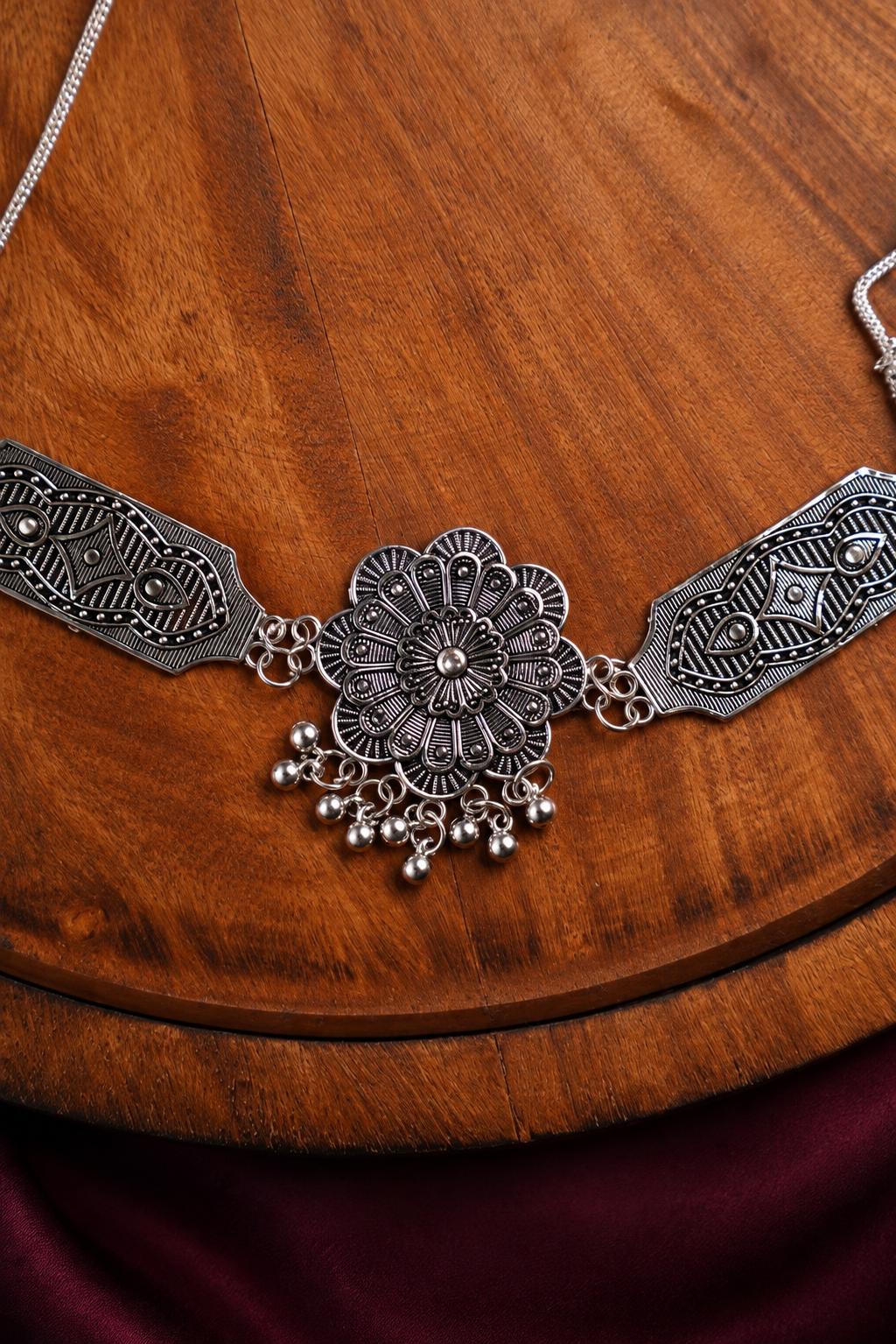 PADMIKA SILVER FLORAL MEDALLION CHOKER