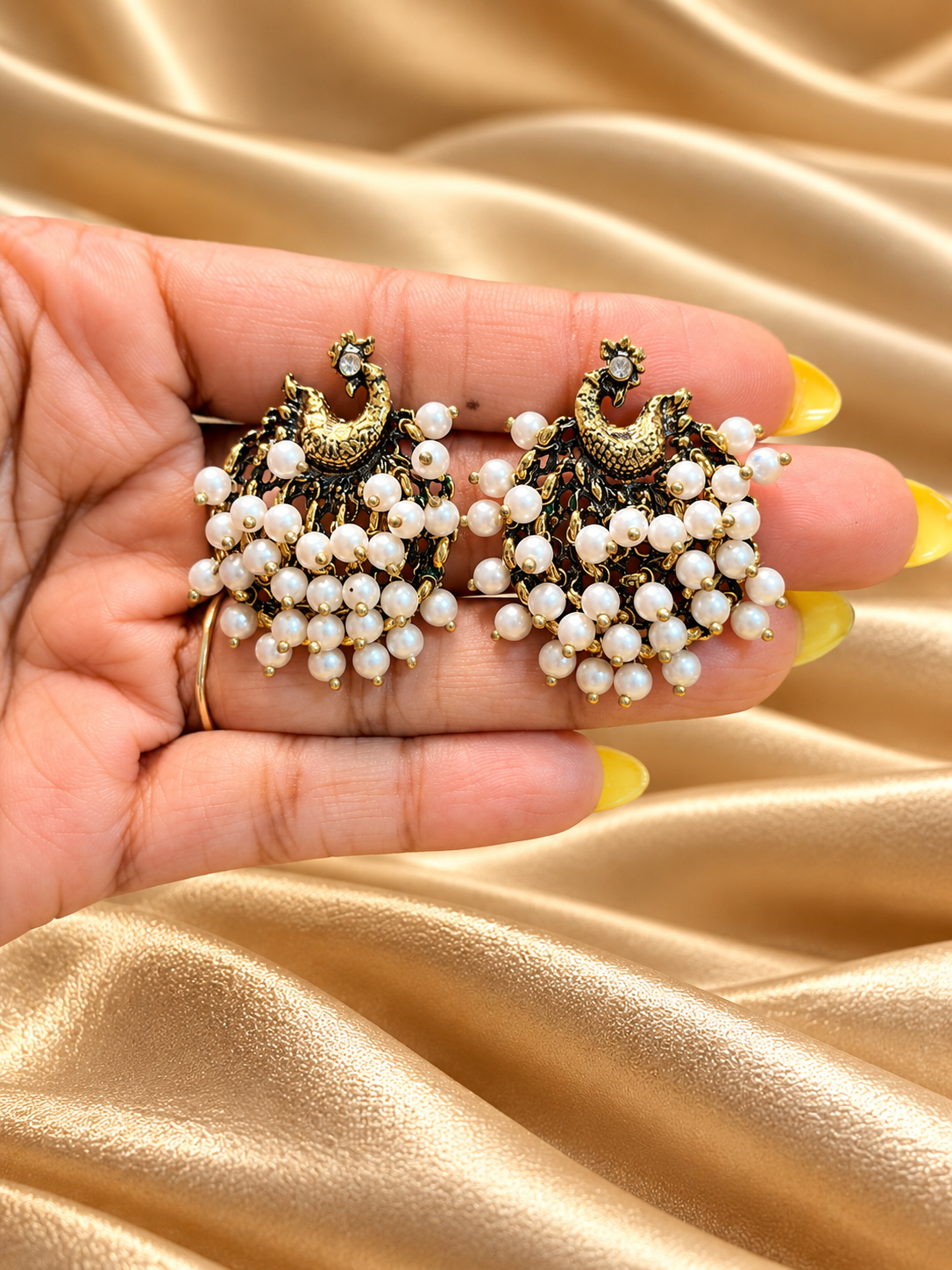 Gulzar-Antique Gold Tone Cluster Drop