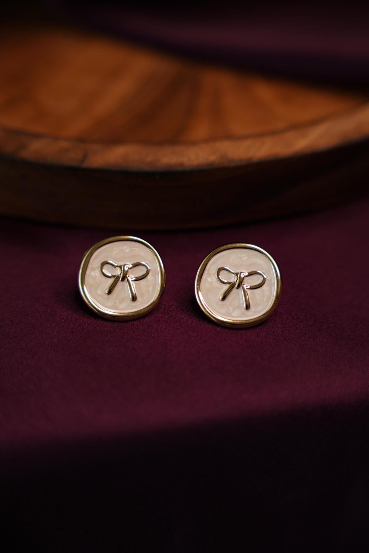 BOW ROUND STUD