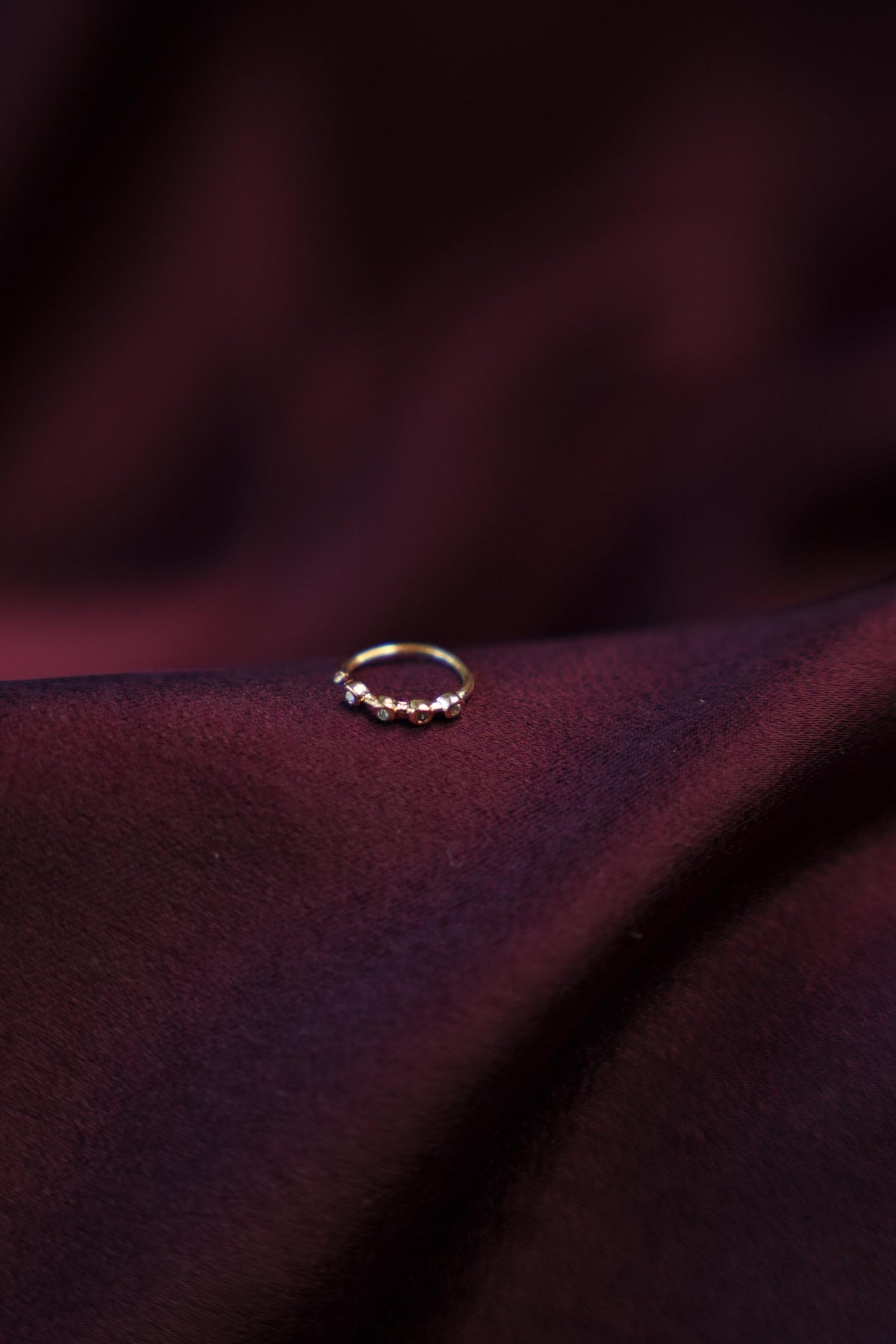 ARC CLEAR STONE NOSE PIN